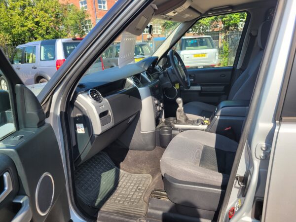2009 Discovery 3 GS Manual
